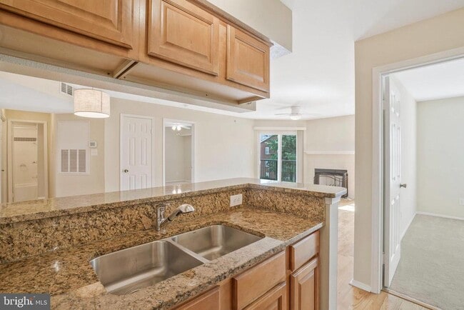 Building Photo - 3315 Wyndham Cir Unit 3222