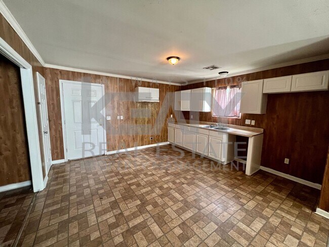 Photo - 3 Bed, 2 Bath House in Lafayette!