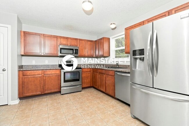 4 Bedroom Pet-Friendly Home in Lancaster, OH with Main Street Renewal
