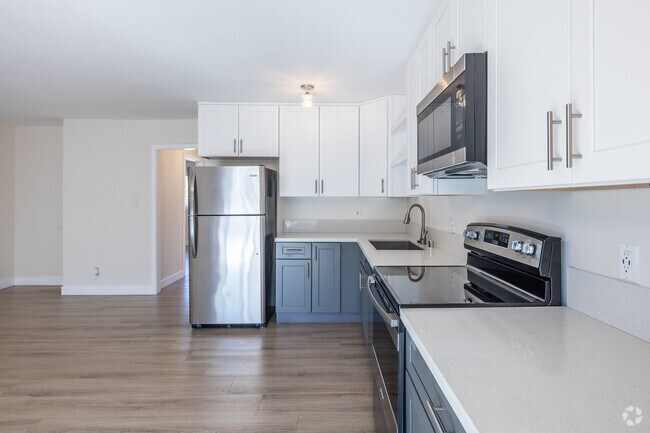 2BR, 1BA - 750SF - Kitchen