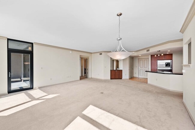 Photo - Come live in Penterra Plaza!