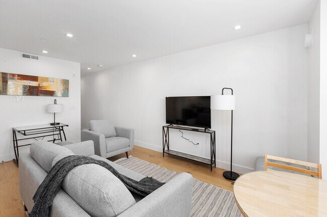 Photo - 1647 15th St Unidad ID1031273P
