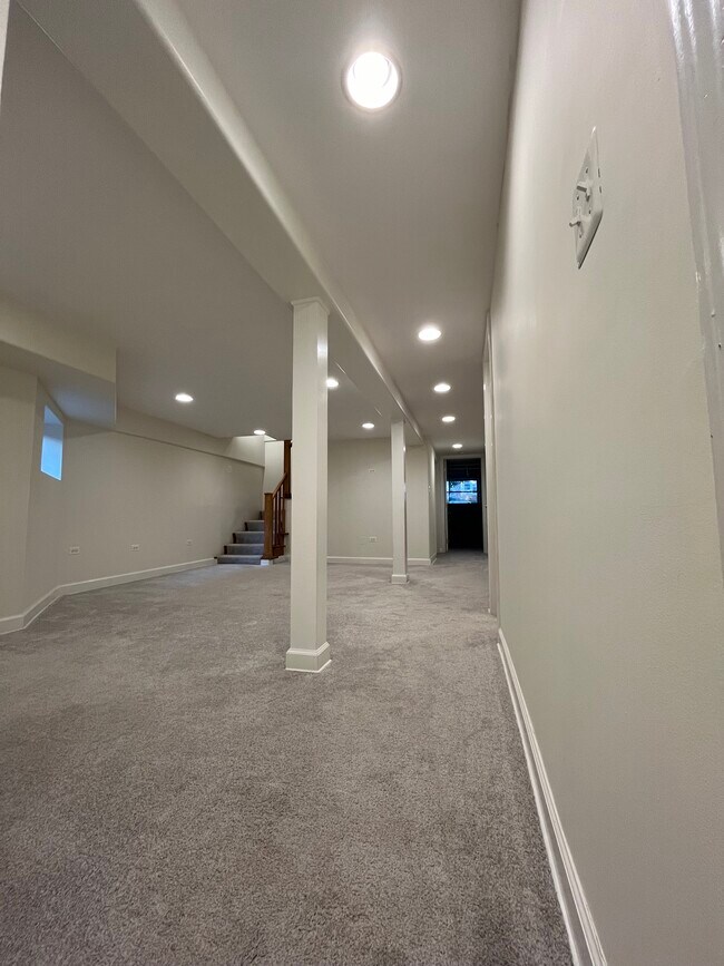 Photo - 3424 N Hamlin Ave Unit G