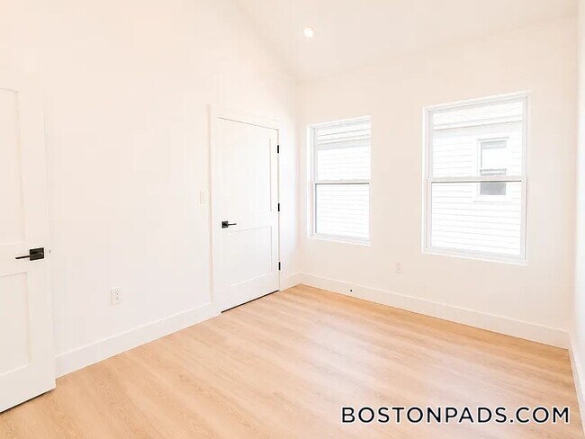 Photo - 275 Shrewsbury St Unit 2