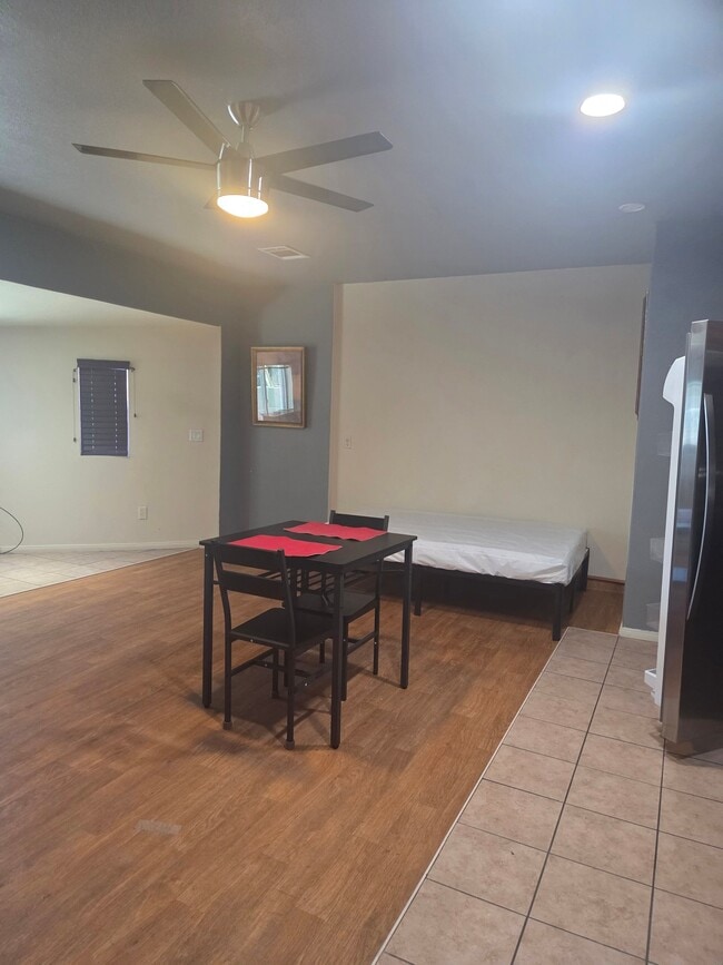 1216 W Calle De Oro