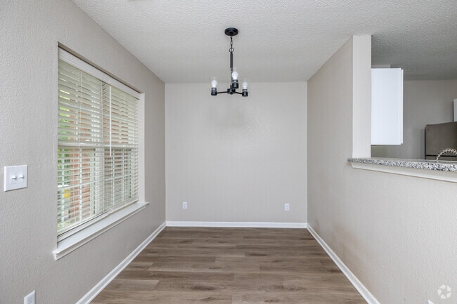 3BR, 2BA - 1350 SF