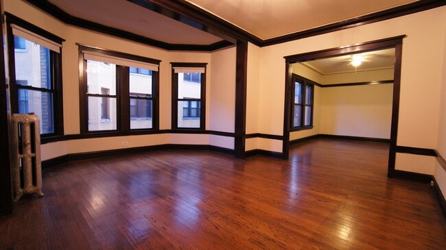 Photo - 2418-2428 N Sawyer Ave