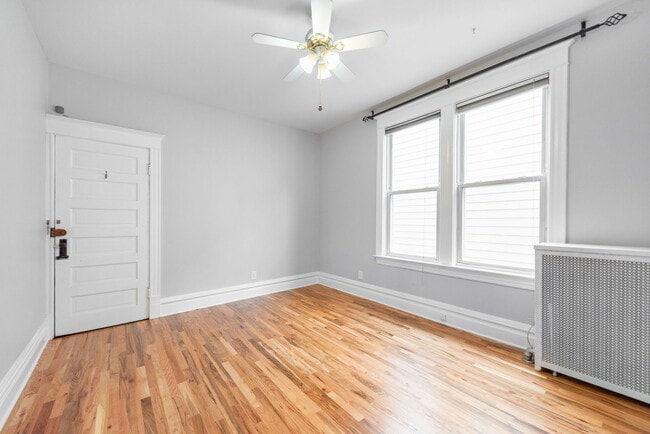 Photo - 3722 N Bosworth Ave Unit 2R