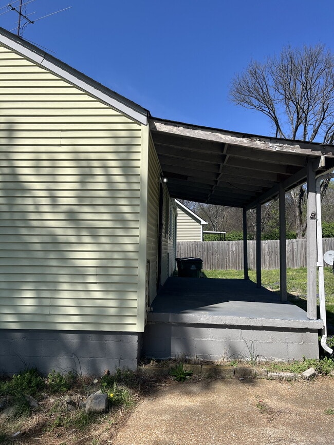 Photo - "Charming 3-Bed Home on Flamingo Drive – Perfect Nashville Living!"
Large Yard! Lawncare is Inclu...