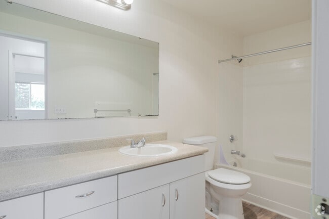 2BR, 1BA - 860SF - Bathroom