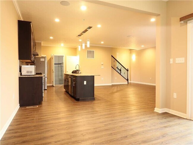 Photo - 605 Alessia Ct