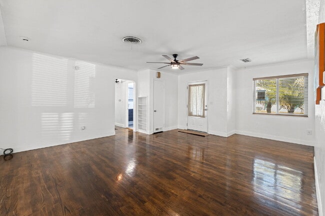 Photo - "Charming 3-Bed, 2-Bath Oasis in the Heart of Saint Petersburg – 1,366 Sq Ft of Comfort!"