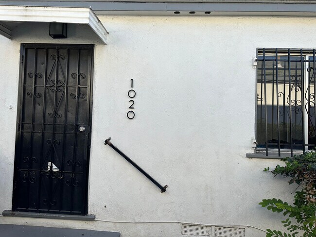 Photo - 1016 W 102nd St