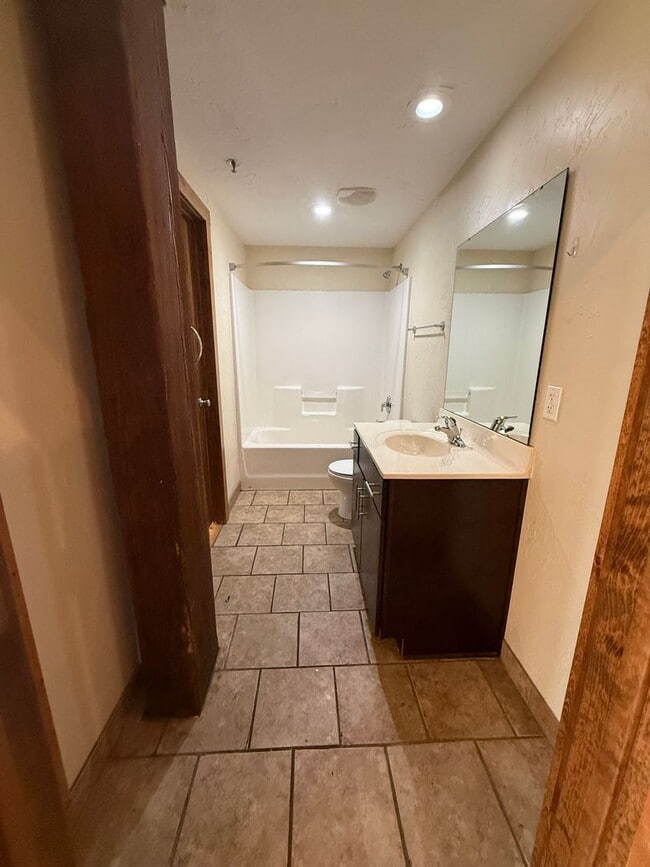 Photo - Spacious 1 bedroom 1 bathroom loft AVAILABLE NOW!