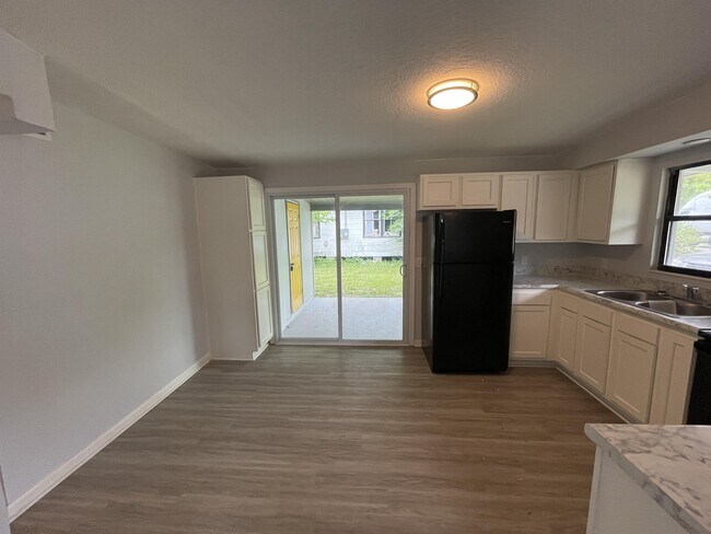 Photo - 2929 W 5th St