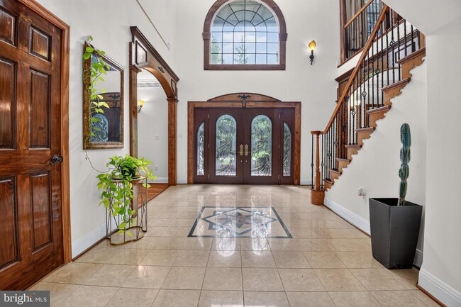 5124 Kenwood Dr