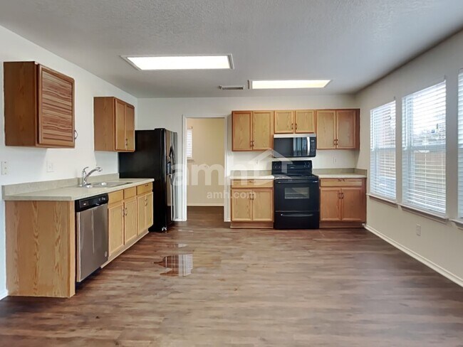 Photo - 10423 Manor Crk