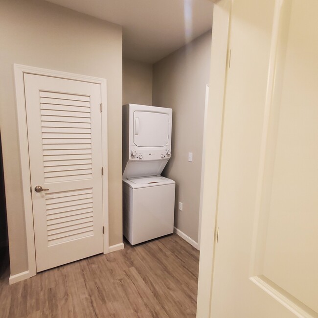 Photo - 2025 W Grand St Unit 102