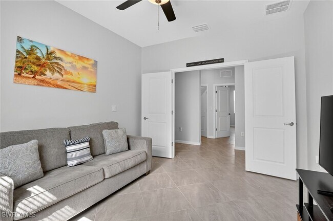 Photo - 2130 Hamlin St