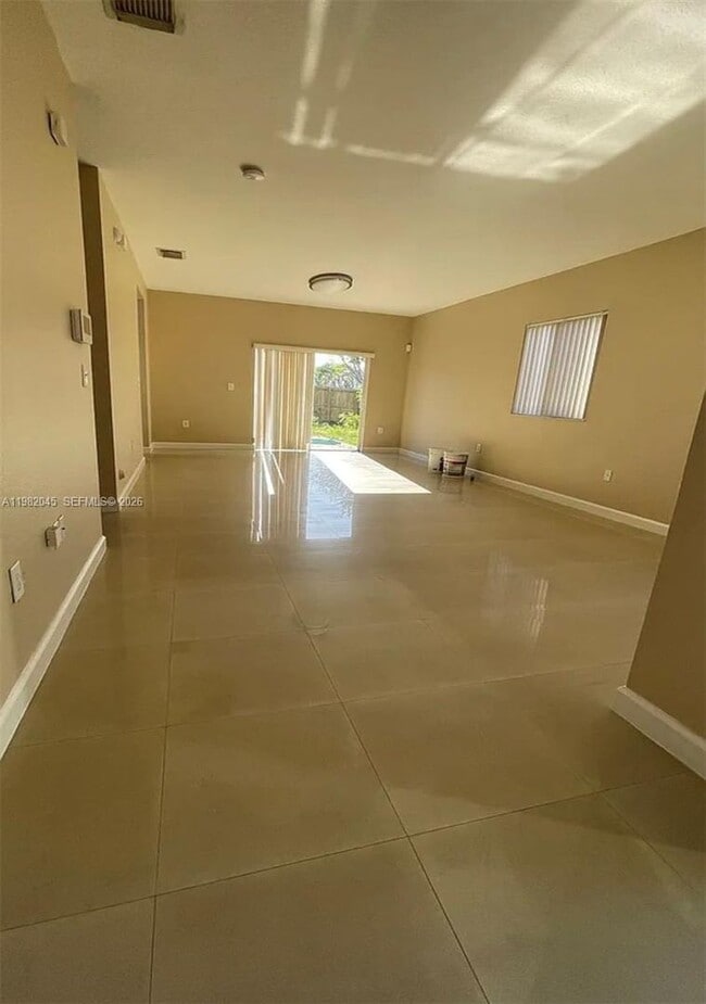 Photo - 390 NE 35th Ave