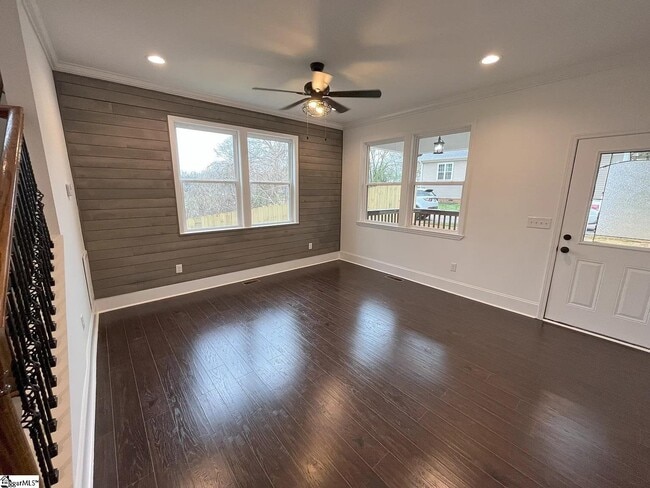 Photo - 305 Averill St