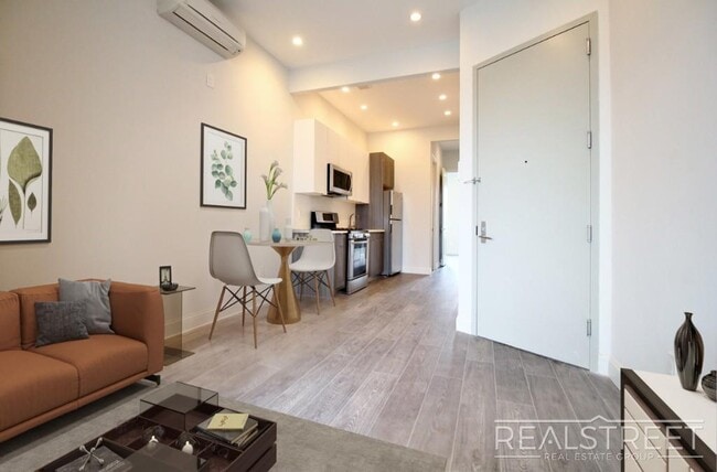 Super Bright 2 BED w LAUNDRY IN-Unit! - Super Bright 2 BED w LAUNDRY IN- Apartment Unit! Unit 4R