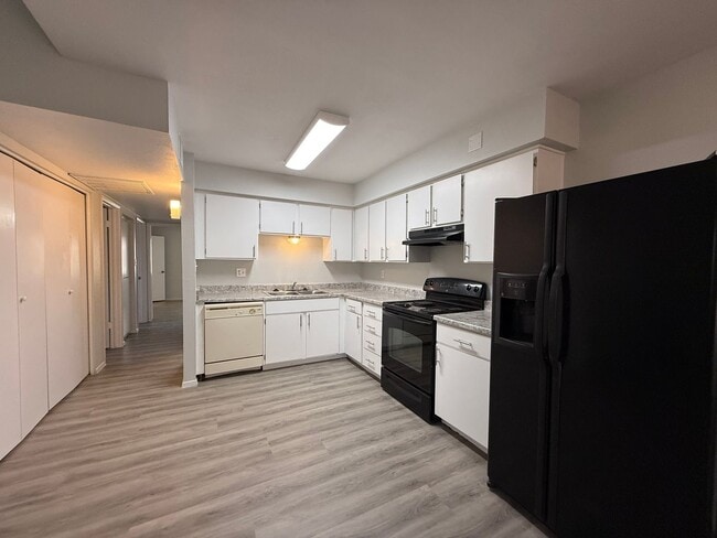 Photo - Renovated Glendale 3 Bedroom Condo with New Flooring