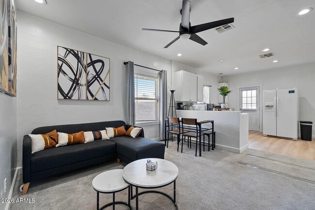 Building Photo - 1632 E Adams St