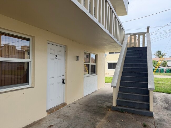 Building Photo - 3660 SW 60th Ave Unit 2