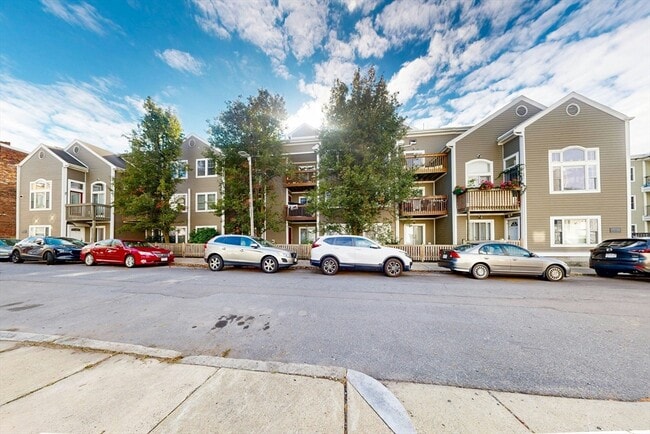 Building Photo - 111 W 8th St Unit 2-J