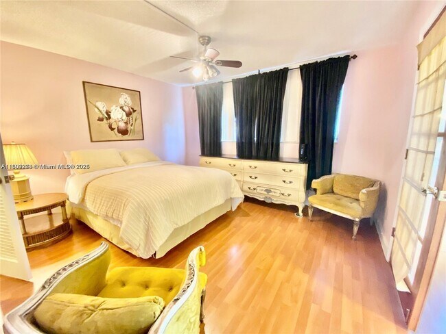 Photo - 671 S Hollybrook Dr Unidad 104