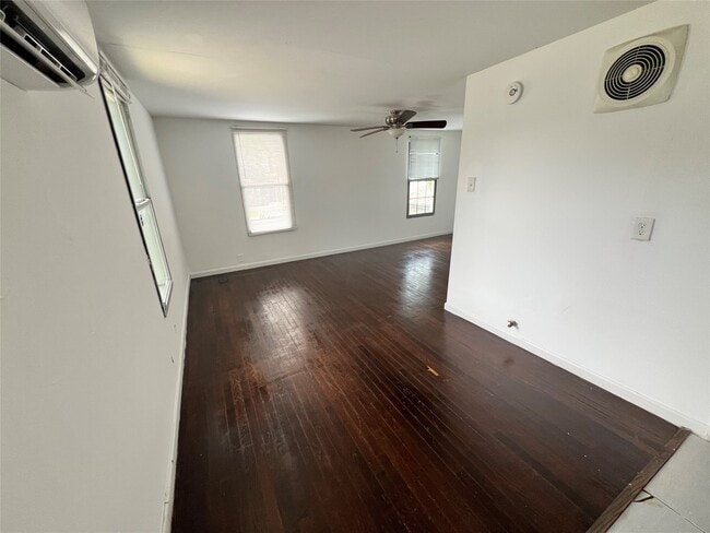 Photo - 1514 W 14th St