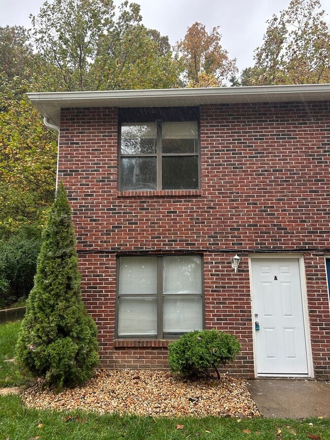 Building Photo - 2 Bedroom Townhouse in Arnold Unit A