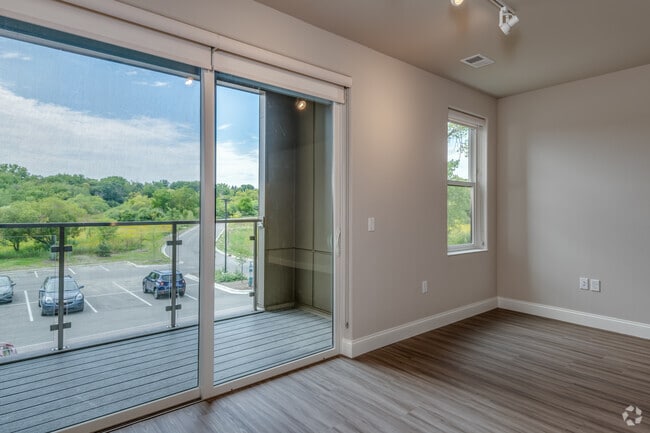 2 BR, 2 BA - 1,298SF