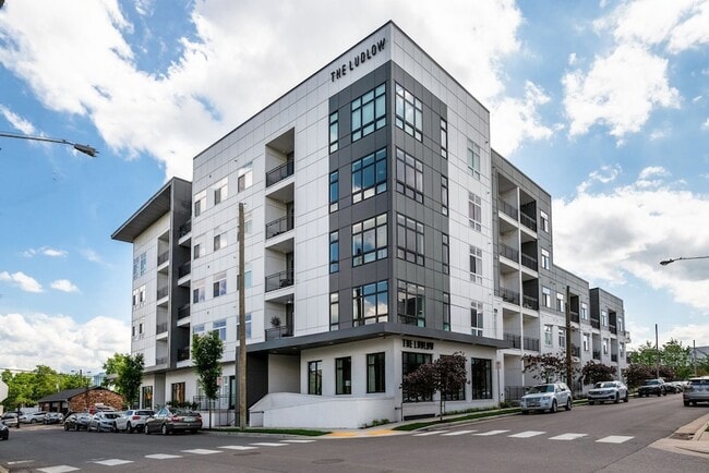 Building Photo - 1125 10th Ave N Unit 311