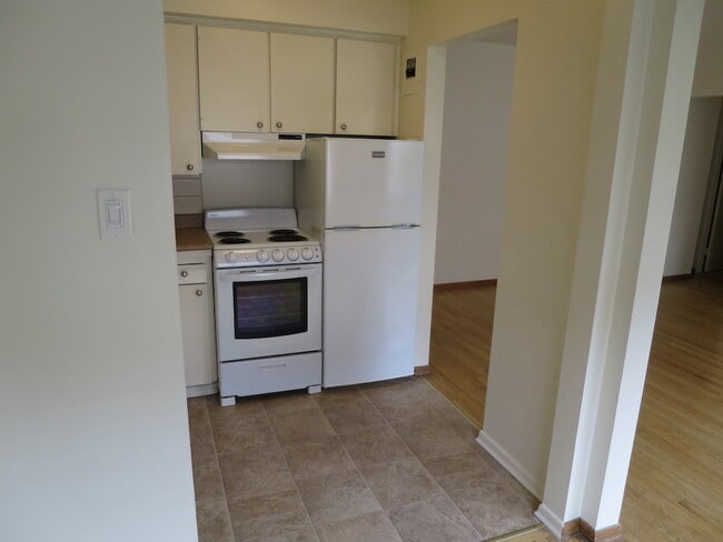 Photo - 2150 Cadboro Bay Rd Unit 26