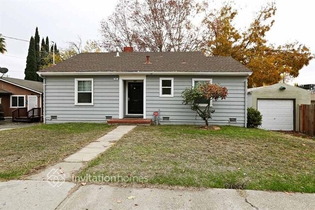 Building Photo - 215 W 10th St Rental