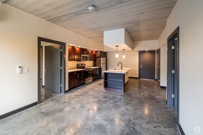 2BR, 2BA - 950SF