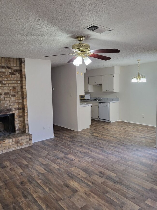 Photo - 525 Claire Ct