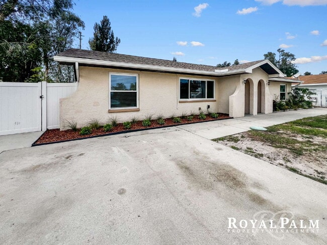 Photo - 2 Bed / 1 Bath | Fort Myers | Spring Into This One and Save $500