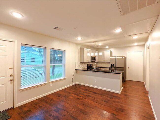 Photo - 303 North Loop