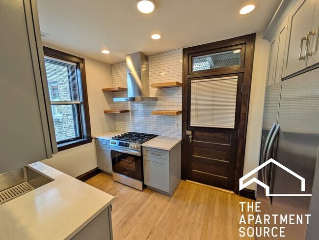 Building Photo - 6409 N Talman Ave Unit 302 Rental
