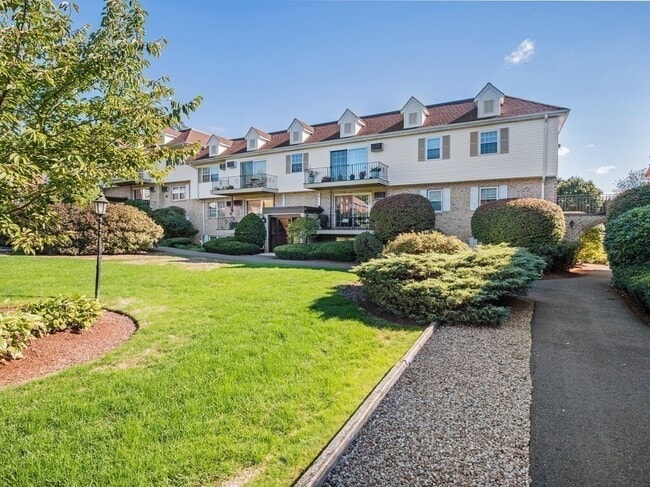 Building Photo - 18 Williamsburg Ct Unit 1