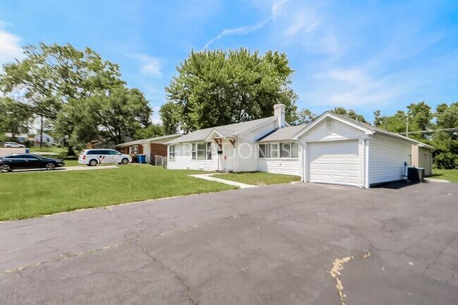Photo - 9207 Bobb Ave