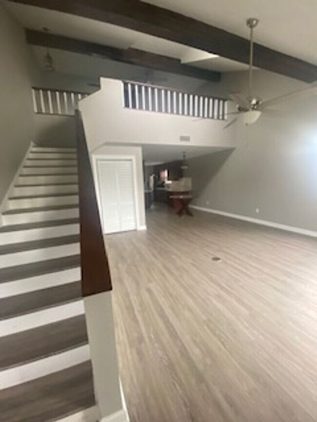 Adorable 2 bedroom 2 bath Townhome with loft. House Rental in Panama