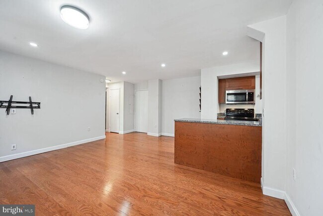 2440 16th St NW Unit 309