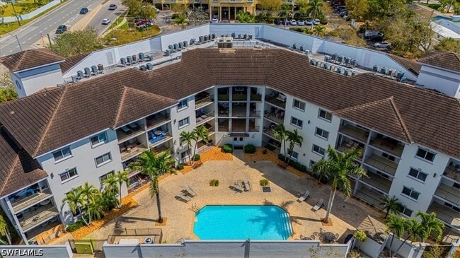 Building Photo - 1100 Pine Ridge Rd Unit 204B