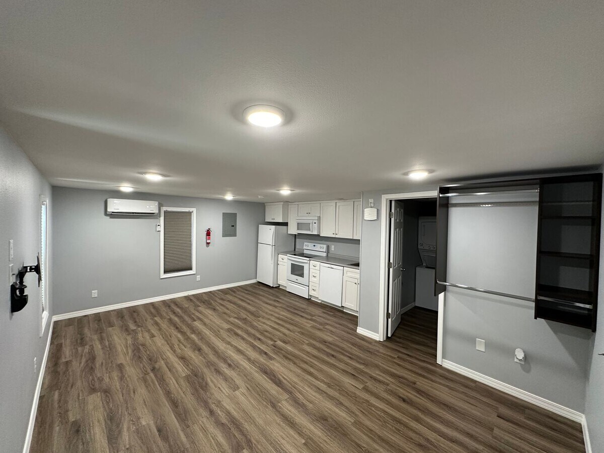 Photo - 709 E 6th St Unit 709 E 6th St A