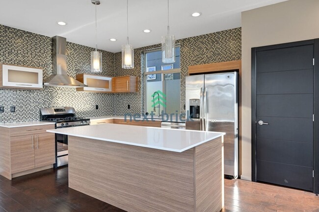 Photo - 3 BED & 2.5 BATH SINGLE FAMILY HOUSE FOR RENT