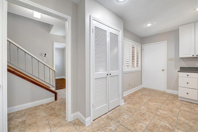 Photo - 7211 Lakewood Dr